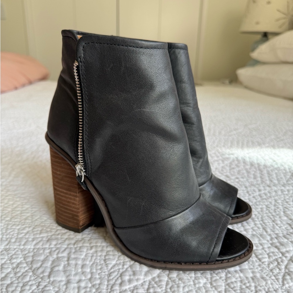 Kelsi Dagger Brooklyn Bushwick Black Leather Peep Toe Ankle Boots